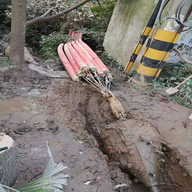 东港拖拉管